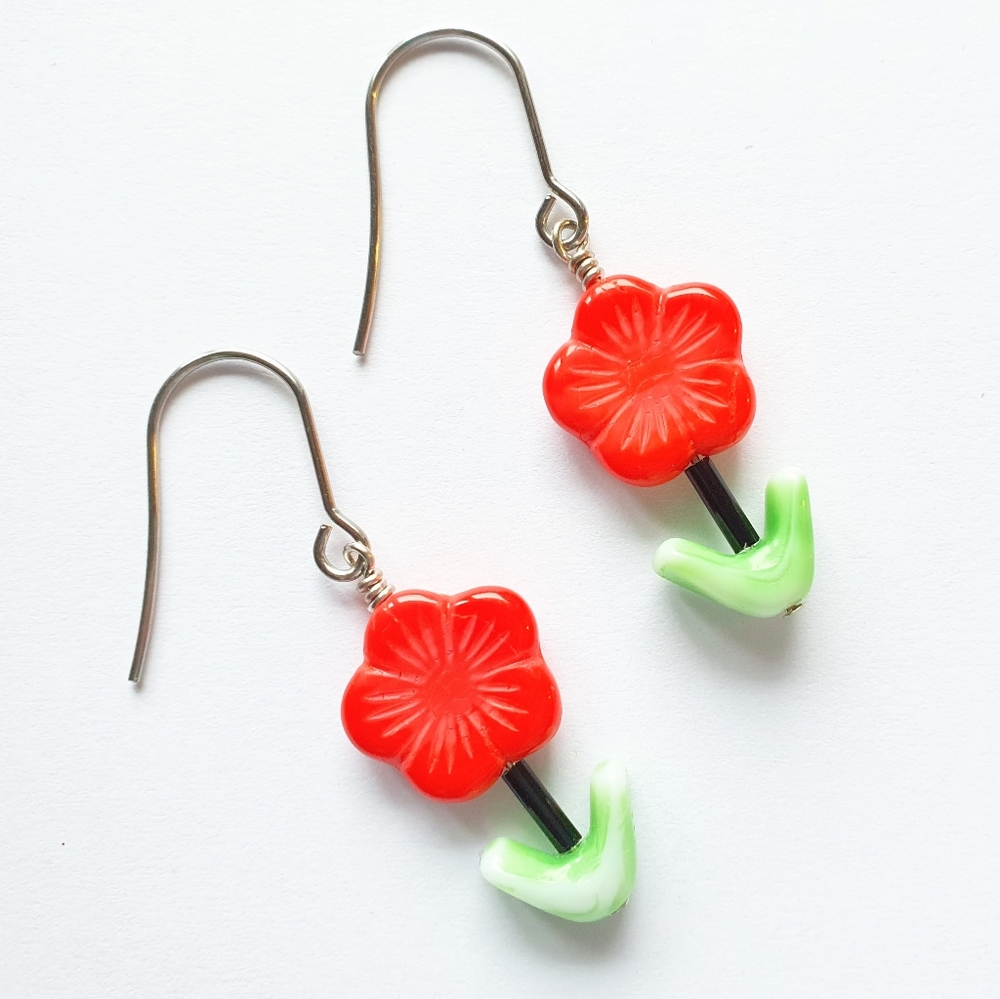 Red Hibiscus Vintage Glass Beaded Flower Earrings